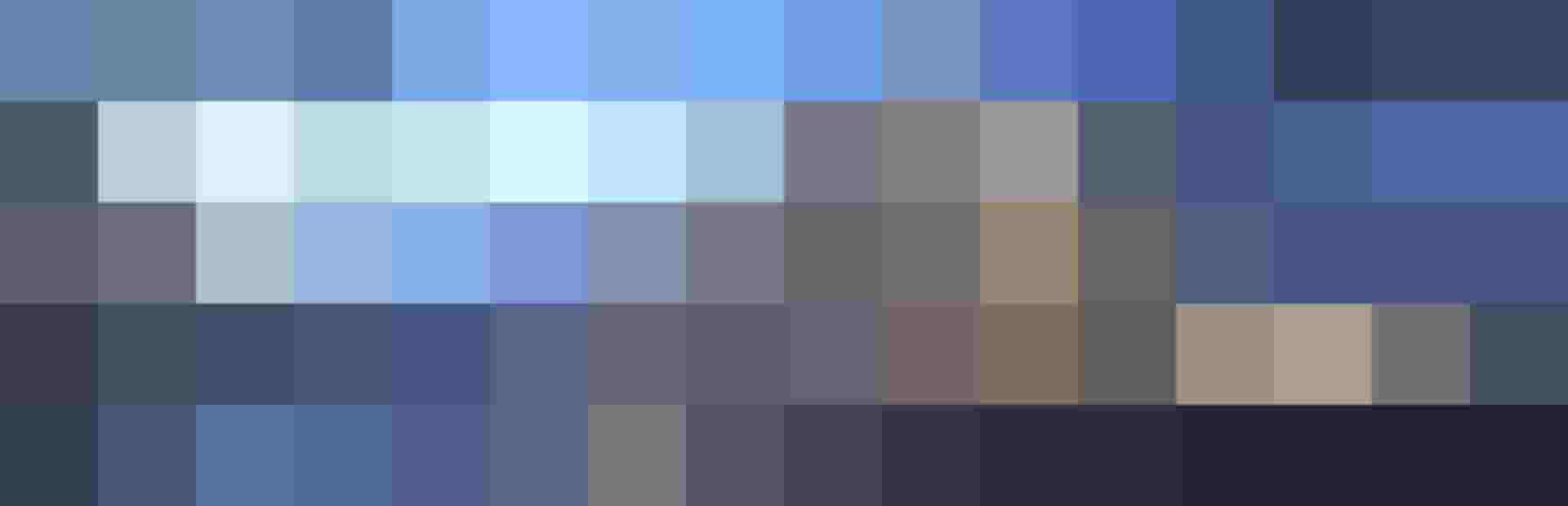 Modernes Chalet im Schnee bei Dämmerung